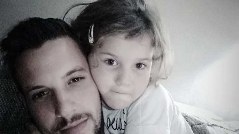 Ανατριχιαστικό βίντεο: Ο Μάνος Δασκαλάκης τραγουδά μαζί με την Τζωρτζίνα λίγες μέρες πριν την πρώτη ανακοπή