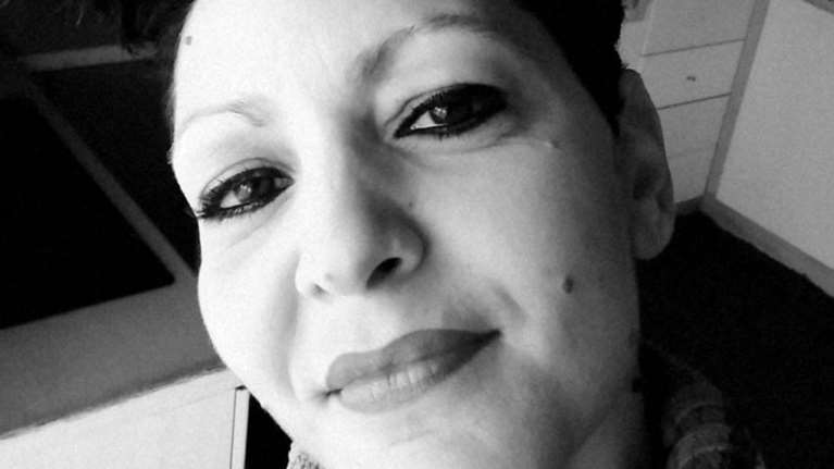 Γυναικοκτονία στη Θεσσαλονίκη: &quot;Την είχαμε δει με κολάρο, θα την είχε χτυπήσει - Την απειλούσε μέσω του παιδιού&quot;