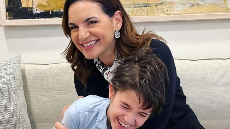 Όλγα Κεφαλογιάννη: Αγκαλιά με τον βαφτιστήρι της - "Η πιο ευχάριστη επίσκεψη"