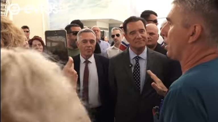 Εργαζόμενοι αποδοκίμασαν τον Γεωργιάδη σε νοσοκομείο στην Αλεξανδρούπολη: &quot;Υπουργός εμπορίου και κερδοσκοπίας&quot; [βίντεο]