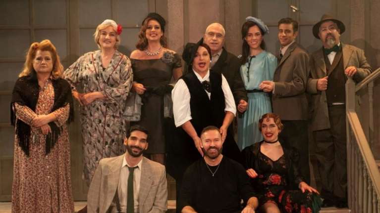 Το Έκτο Πάτωμα: Η θρυλική παράσταση αναβιώνει 32 χρόνια μετά στο θέατρο Ακροπόλ