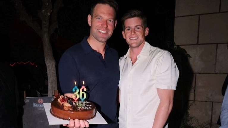 Κασσελάκης: Ολος ο ΣΥΡΙΖΑ στο μεγάλο πάρτι γενεθλίων στου Ψυρρή - Χαμογελαστός άνοιξε τα δώρα και δήλωσε έτοιμος