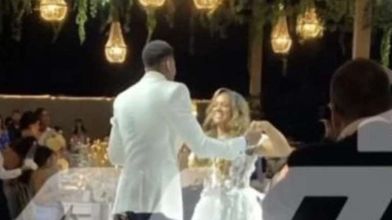 Γιάννης Αντετοκούνμπο και Mαράια: Ο γαμπρός με ασπρόμαυρο σμόκιν και η ρομαντική νύφη με δαντέλα και θηλυκό κορσέ