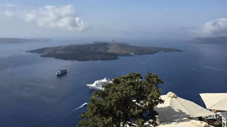 Το ελληνικό νησί που παραμένει η ναυαρχίδα στην πολυτέλεια - Aπό τους πιο ιδιαίτερους προορισμούς