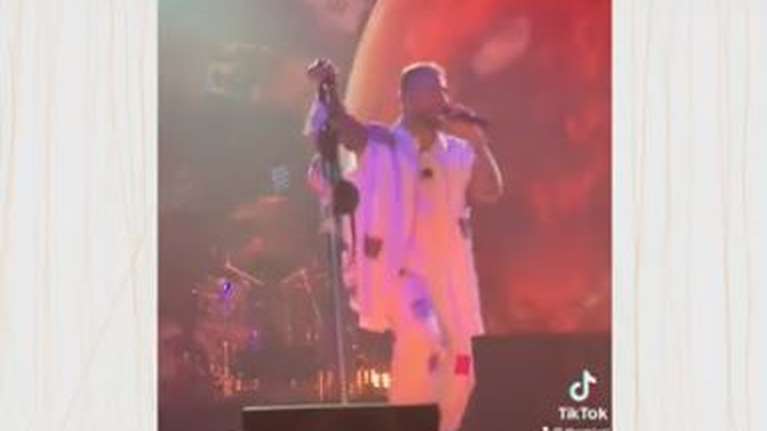 Συναυλία Maluma: &quot;Τρελαμένες&quot; θαυμάστριες πετούσαν τα σουτιέν τους στη σκηνή του ΟΑΚΑ - Κόλαση η Φουρέιρα