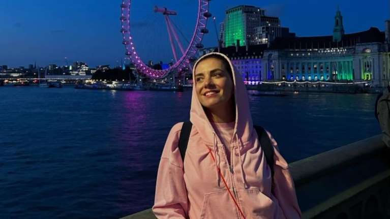 Φωτεινή Δάρρα: O συγκινητικός αποχαιρετισμός στην κόρη της - Πηγαίνει στο Λονδίνο να σπουδάσει μιούζικαλ