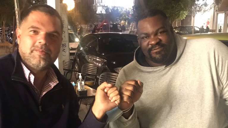 Δημήτρης Παπανικολάου: "Το καλύτερο κέρασμα της ζωής μου" - H εμπειρία του από τη Ν. Σμύρνη μετά τον σάλο για το καφέ