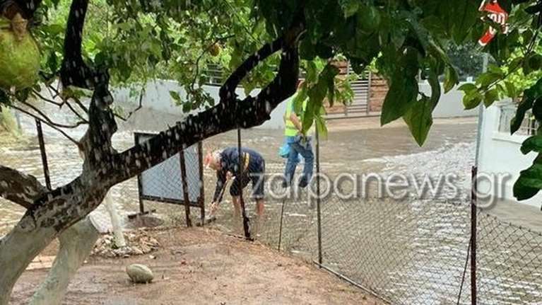 Κακοκαιρία Elias: Πλημμύρισαν δρόμοι στα Χανιά - Προβλήματα και σε άλλες περιοχές [Εικόνες - Βίντεο]