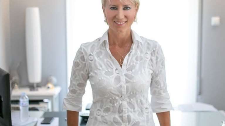 Νατάσα Παζαΐτη: Η γλυκιά φωτογραφία με την κούκλα κόρη της, Αλίκη, με αφορμή την ονομαστική της εορτή