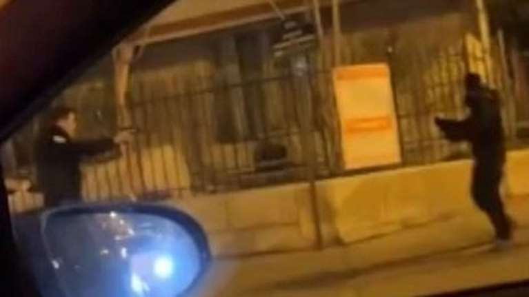 Νέο βίντεο: Η στιγμή που η γαλλική αστυνομία ακινητοποιεί τον Αρμάν Ρ. Μ. τον τζιχαντιστή που έσπειρε τον τρόμο στο Παρίσι