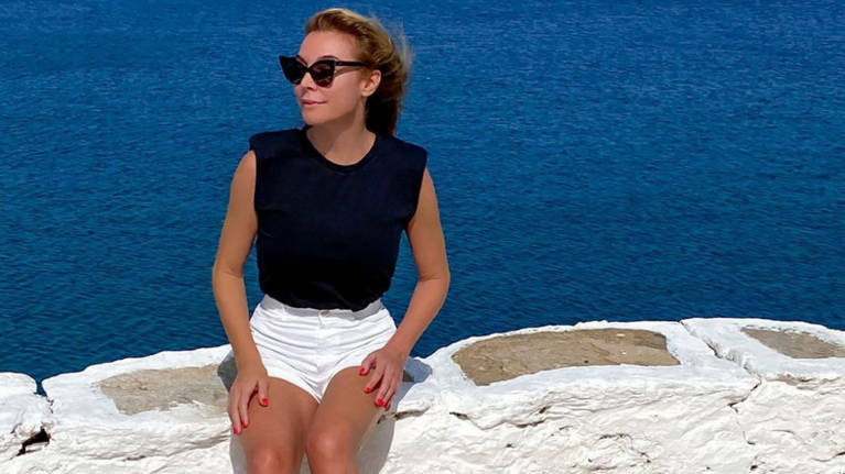 Τατιάνα Στεφανίδου: Εντυπωσιακή με μαγιό πάνω σε σκάφος στην Ύδρα [εικόνες]