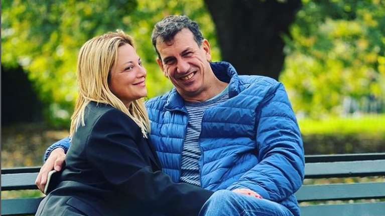 Νάνσυ Ζαμπέτογλου - Παύλος Γαλακτερός: Περήφανοι γονείς - Καμάρωσαν την κόρη τους στην παρέλαση [εικόνα]