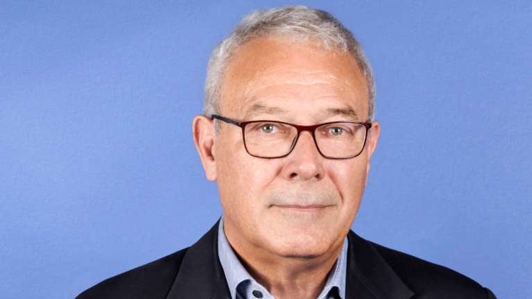 Ο ύμνος του ΕΑΜ, ο Μητσοτάκης και ο Τσίπρας