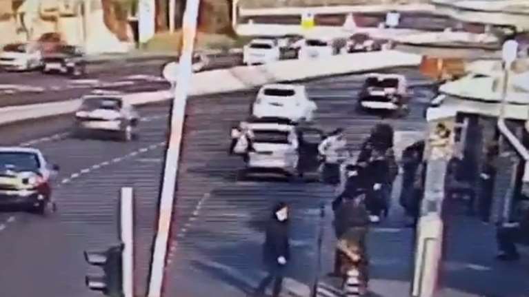 Ιερουσαλήμ: Σοκαριστική επίθεση ενόπλων σε στάση λεωφορείου - Τρεις νεκροί και 6 τραυματίες [εικόνες - βίντεο]