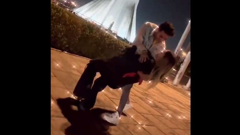 Μεσαίωνας στο Ιράν: Στη φυλακή νεαρό ζευγάρι επειδή χόρεψε σε δημόσιο χώρο [βίντεο]