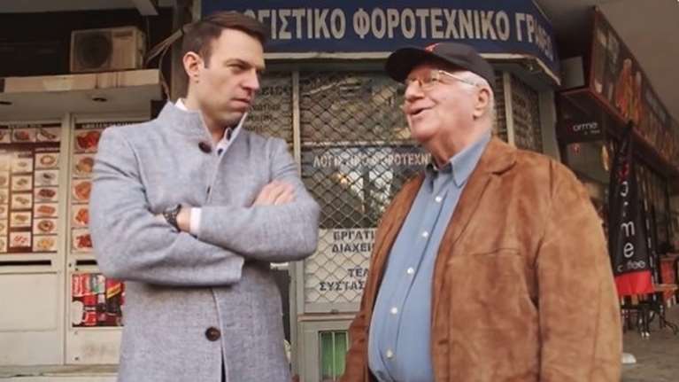 Βόλτα Κασσελάκη στο κέντρο της Αθήνας στις "αόρατες διαδρομές" των αστέγων [βίντεο]