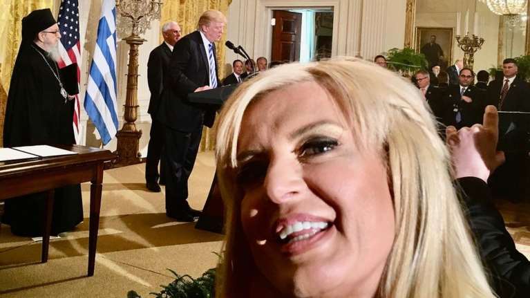 Η Μαρίνα Σταυράκη (πρώην Πατούλη) αποθεώνει τον Τραμπ - Η φωτογραφία όταν τον συνάντησε στον Λευκό Οίκο