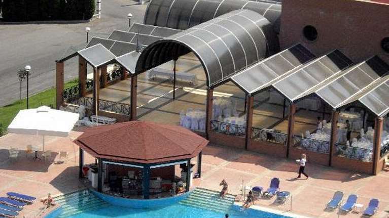 Μετά το Avenue, στο σφυρί και το πολυτελές Arcadia hotel της οικογένειας Παπαγεωργίου