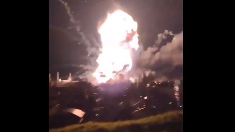 Πόλεμος στην Ουκρανία: Βυθίστηκε ρωσικό σκάφος και ο Ζελένσκι σάρκασε - Το Κίεβο αποσύρθηκε από τη Μαρίνκα [βίντεο]