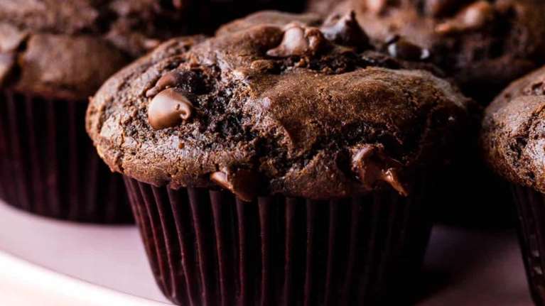 Αφράτα muffins σοκολάτας χωρίς αυγά - Εύκολη, γρήγορη και νηστίσιμη συνταγή