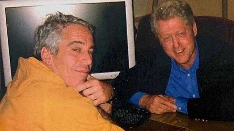 WSJ: Εκτός από τον Τραμπ και ο Κλίντον είχε γράψει στο βιβλίο ευχών του Επστάιν: &quot;Η παιδική σου περιέργεια...&quot;