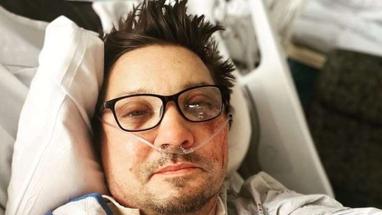 Τζέρεμι Ρένερ: Η πρώτη του ανάρτηση μέσα από το νοσοκομείο - &quot;Είμαι πολύ χάλια τώρα για να γράψω&quot; [εικόνα]