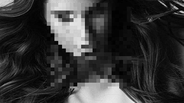 Χειροπέδες σε πρώην playmate - Γιατί συνελήφθη από αστυνομικούς η πανέμορφη κοπέλα