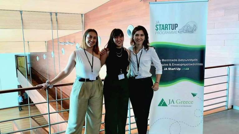 Bruise Down: Η εφαρμογή SOS που σώζει θύματα ενδοοικογενειακής βίας - Ιδέα τριών φοιτητριών