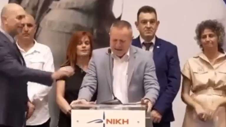 Viral ο υποψήφιος βουλευτής της Νίκης που ξεσπά σε λυγμούς στην ομιλία του: &quot;Γίνονται θαύματα&quot; [βίντεο]