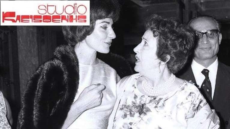 Ρετρό κλικ: Η Μαρία Κάλλας με την Κατίνα Παξινού - Αδημοσίευτη φωτογραφία με την υπογραφή του studio Κλεισθένης