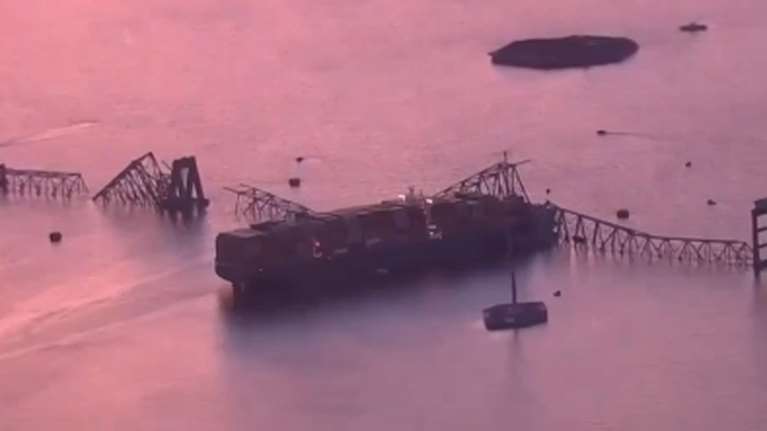 Βαλτιμόρη: Η απόκοσμη εικόνα του πλοίου μετά την κατάρρευση της γέφυρας - Αναζητούνται τουλάχιστον επτά άτομα