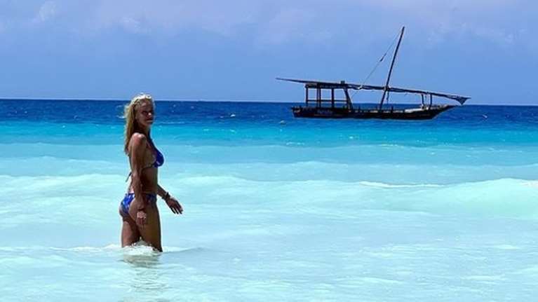 Ζέτα Μακρυπούλια: Εξωτικές διακοπές στην Ζανζιβάρη - Το άλμπουμ των γιορτών μακριά από την Ελλάδα