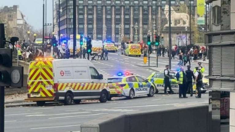 Βρετανία: Επίθεση  με μαχαίρι  στη γέφυρα του Westminster - Σε κρίσιμη κατάσταση ένας άνδρας