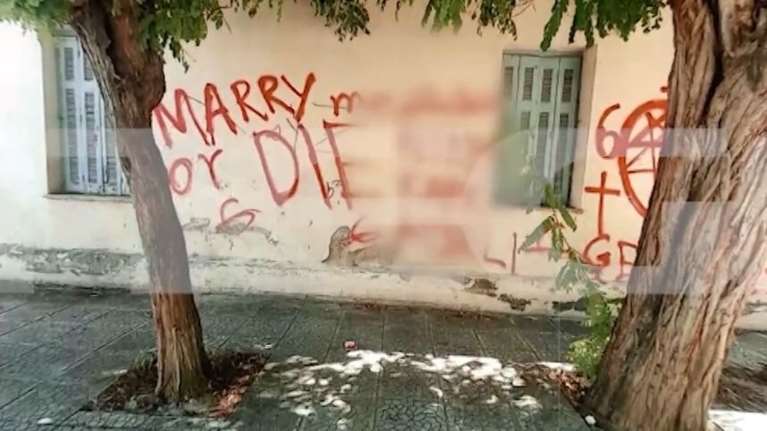 Βόλος: &quot;Παντρέψου με ή πέθανε&quot; – Νεαρός έκανε &quot;κόλαση&quot; τη ζωή της πρώην συντρόφου του επί 13 χρόνια [βίντεο]