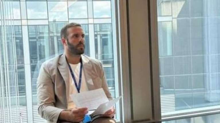 Η ΝΔ ζητά τη διαγραφή του Νίκου Παππά για υβριστικούς και ρατσιστικούς χαρακτηρισμούς σε αστυνομικούς