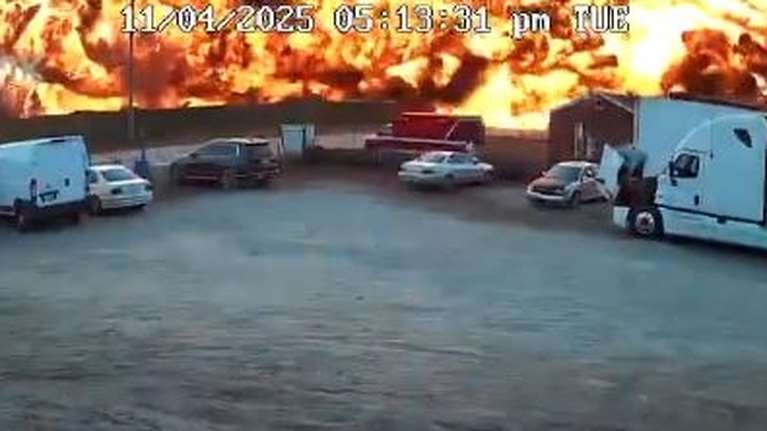 ΗΠΑ: Σοκαριστικό βίντεο από τη συντριβή του αεροσκάφους στο Κεντάκι - Στους 14 οι νεκροί