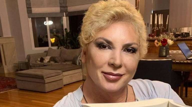 Δήμητρα Λιάνη Παπανδρέου: Με κόκκινο καφτάνι στο Ηρώδειο - Η σύντομη συνομιλία με τον Στέφανο Κασσελάκη