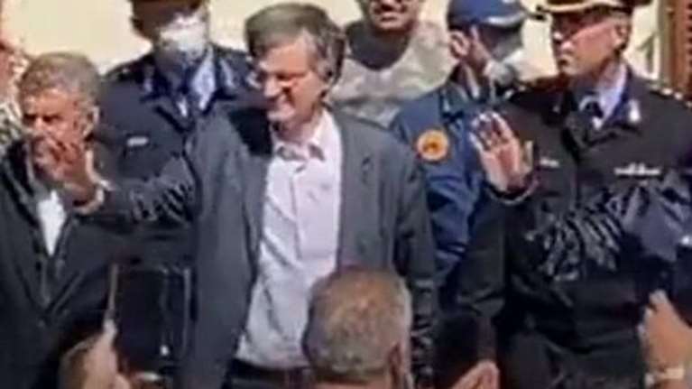 Συγκλονιστικός Τσιόδρας στον οικισμό των Ρομά: "Είμαστε όλοι αδέλφια, μαζί σε αυτό" - Δείτε το βίντεο