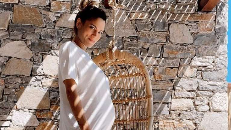 Μαίρη Συνατσάκη: Δείχνει το σώμα της στην αρχή της εγκυμοσύνης και λίγο πριν γεννήσει [εικόνα]