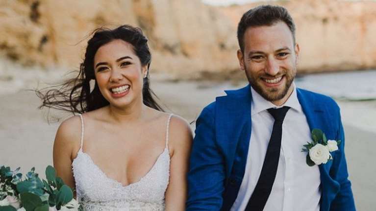 Γλυκά Νερά: Οργή για τον πιλότο στο instagram - Χιλιάδες σχόλια στη φωτογραφία του γάμου του με την Καρολάιν