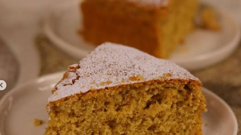 Πανεύκολη φανουρόπιτα χωρίς μίξερ - Ετοιμη σε μόλις 5 λεπτά