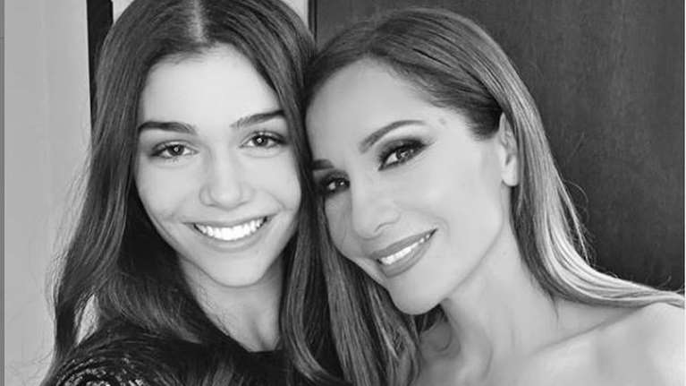 Μελίνα Νικολαΐδη: Η κόρη της Βανδή σε βραδινή έξοδο με λευκό τζιν σορτσάκι [Εικόνες]