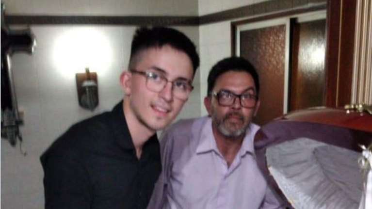 Φρίκη: Υπάλληλοι γραφείου τελετών έβγαλαν selfie με τον νεκρό Μαραντόνα [Εικόνες]