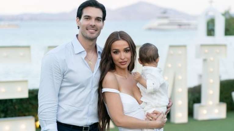 Ο γιος της Ελένης Φουρέιρα μεγάλωσε πολύ: Απολαμβάνουν μαζί τις βόλτες τους στην εξοχή [εικόνα]