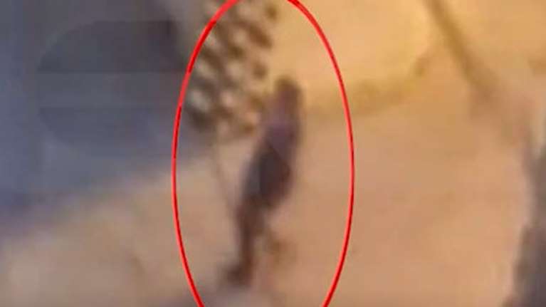 Τραγωδία στο Κερατσίνι: Βίντεο - ντοκουμέντο από τον φρικτό θάνατο της 8χρονης στη μεταλλική πόρτα