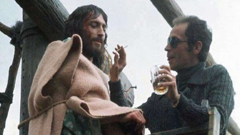 &quot;Ο Ιησούς από τη Ναζαρέτ&quot;: Η ιστορία πίσω από τη σκηνή του Σταυρού στην ταινία του Φράνκο Τζεφιρέλι