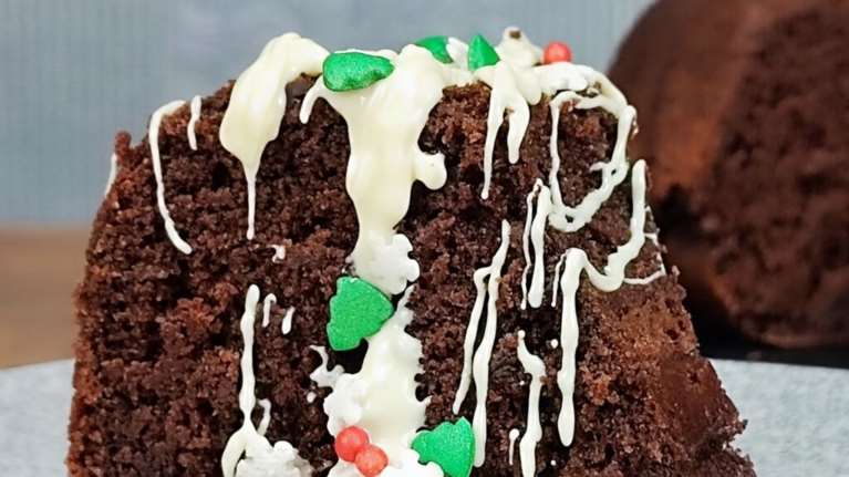 Συνταγή: Αφράτο κέικ σοκολάτας του 5λεπτου χωρίς ζάχαρη, μόνο με 3 υλικά