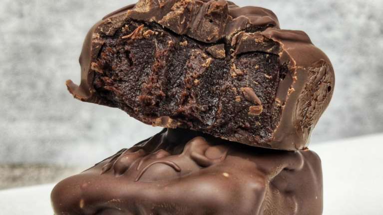 Συνταγή: Brownies ψυγείου με 4 μόνο υλικά - Χωρίς ζάχαρη