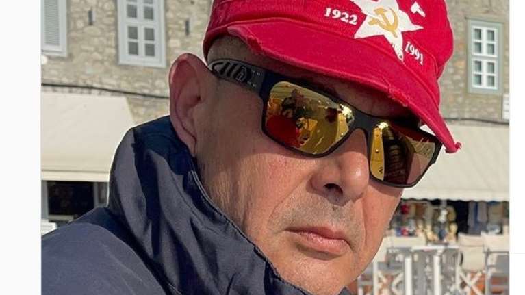 Πάνος Καμμένος: Νέα φωτογραφία στην Ύδρα με καπέλο της ΕΣΣΔ - Το μήνυμά του για ειρήνη [εικόνα]