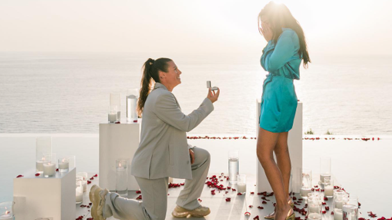 Παίκτρια της Παρί Σεν Ζερμέν παντρεύτηκε τη σύντροφό της στη Λευκάδα - Το παραμυθένιο σκηνικό [εικόνες]